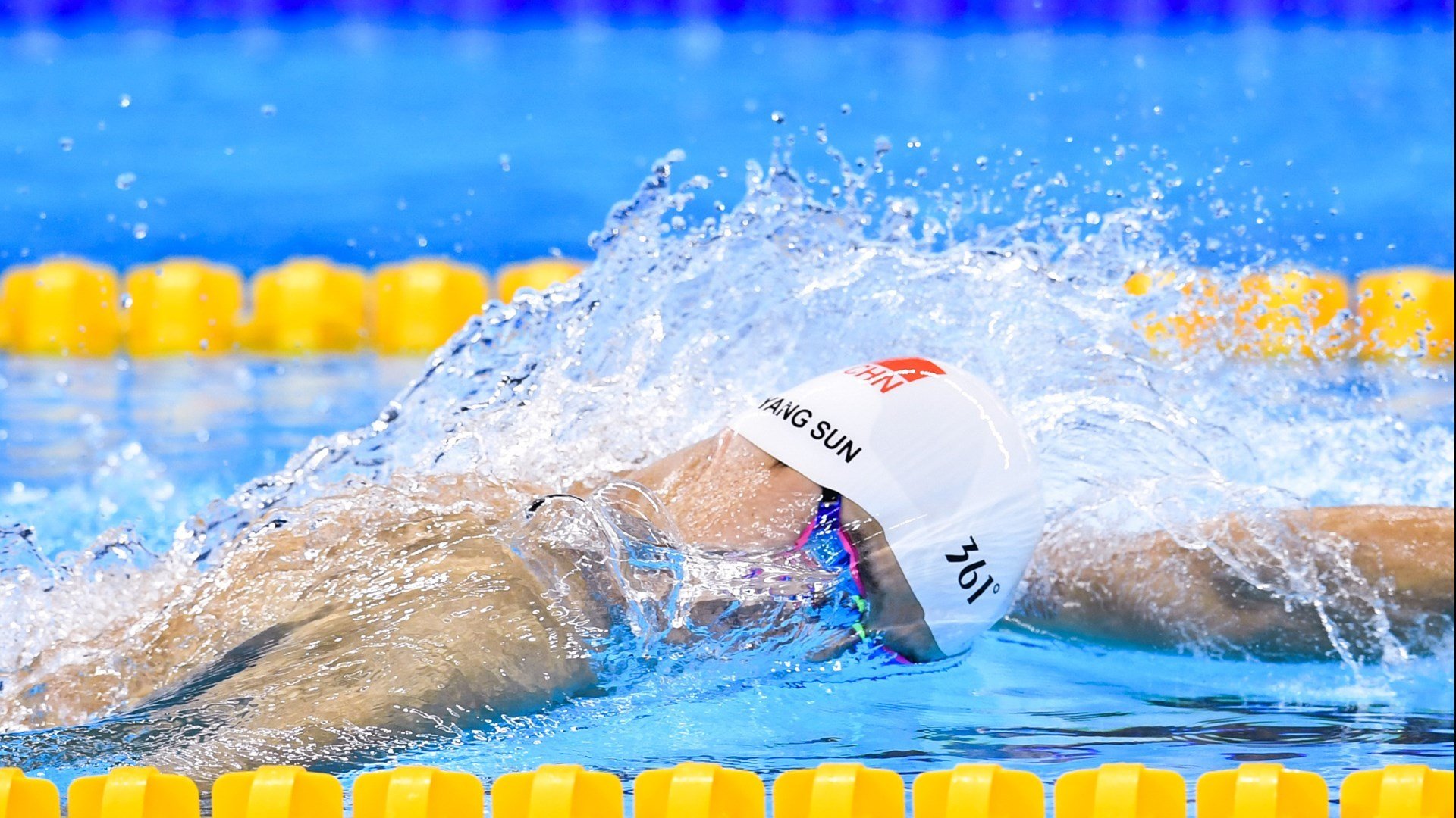 艾哈迈德·贾瓦迪泳池内展现斗志，艾哈迈德·贾布里勒