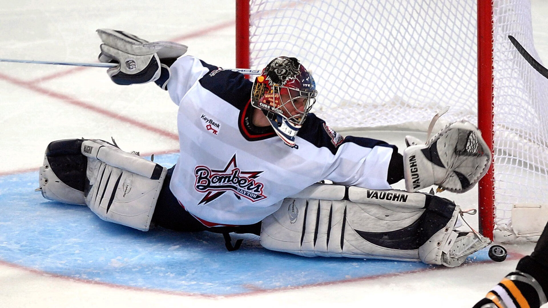 詹姆斯抢断致胜湖人晋级季后赛，詹姆斯湖人主场首秀