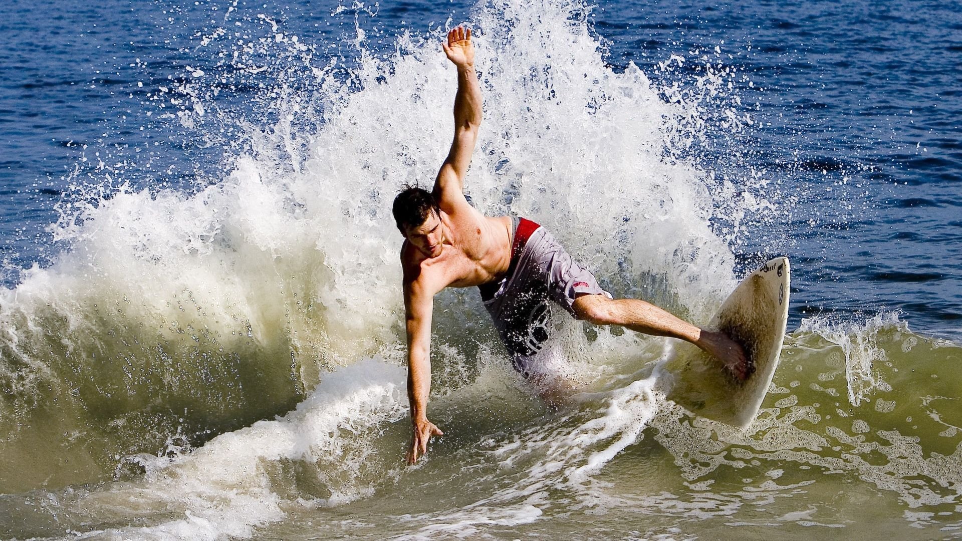 詹姆斯抢断致胜湖人晋级季后赛，詹姆斯湖人主场首秀