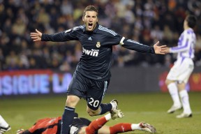 爱游戏体育APP下载-外援集中亮相CBA揭幕战表现抢眼拉动全场观赛热情，cba2022外援