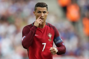 爱游戏登录入口-“胡利安·门德斯的精准传球与敏锐视野，成为阿根廷美洲狮队的关键武器”